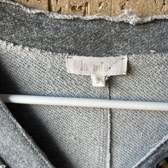 La Miel Women’s V-Neck Button Detail Size Small Shirt Gray Long Sleeve Casual - Picture 5 of 10